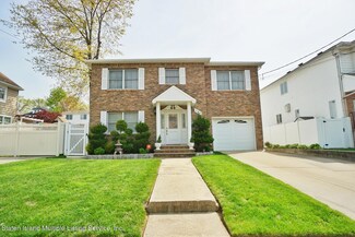 155 Manhattan St, Staten Island, NY 10307