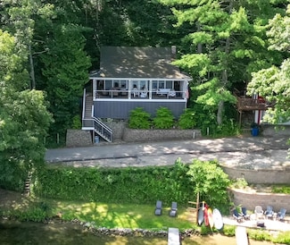 222 Pickeral Lake Dr, Newaygo, MI 49337