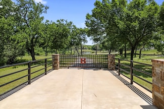 1898 Rodgers Rd, Whitesboro, TX 76273