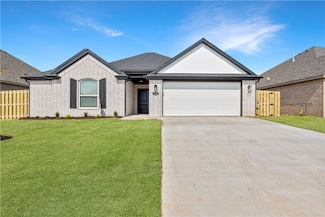 1105 Pineapple Ave, Lowell, AR 72745