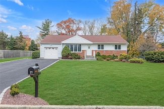 21 Yeoman Dr, East Northport, NY 11731