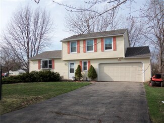 1350 Brookedge Dr, Hamlin, NY 14464