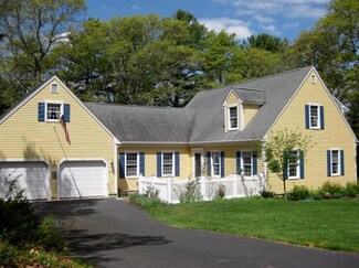 11 Friendship Ln, Buzzards Bay, MA 02532