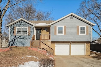 2044 NE Dill Dr, Lees Summit, MO 64086