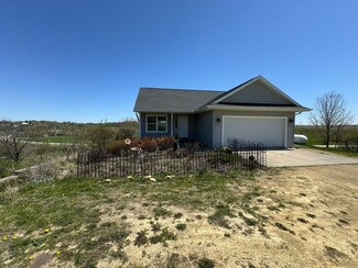 16896 Pond View Ln, Mineral Point, WI 53565