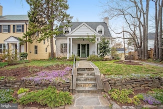 4920 43rd Place NW, Washington, DC 20016