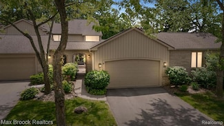 1122 Meadowglen Ct, Bloomfield Hills, MI 48304