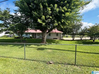 1501 Pebble Ln, Weaver, AL 36277