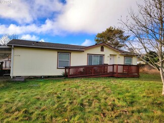 15574 Cedar Ln, Brookings, OR 97415