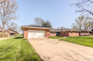 3207 Morkel Dr, Godfrey, IL 62035