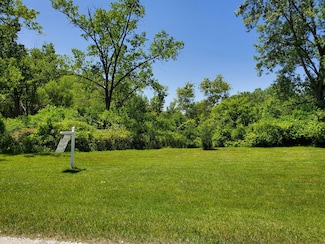 35051 N Oak Knoll Cir, Gurnee, IL 60031