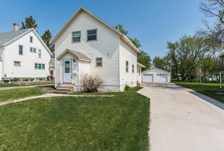 518 W 7th St, Crookston, MN 56716
