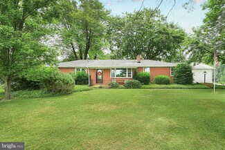 85 Hillview Dr, Mount Wolf, PA 17347