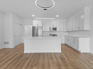 4163 E Hemlock Dr Unit 105 Saffron, Oak Creek, WI 53154