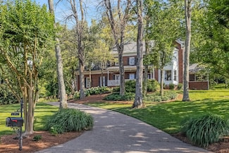 9211 Fox Run Dr, Brentwood, TN 37027