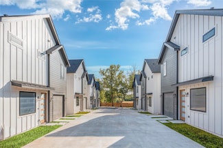 3001 E 51st St Unit 4, Austin, TX 78723