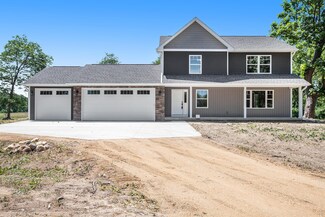 10715 N 47th St, Augusta, MI 49012