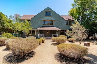 696 S Saint John Ave, Pasadena, CA 91105