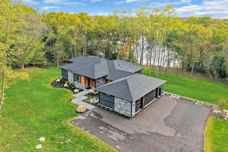 815 N English Settlement Ave, Burlington, WI 53105