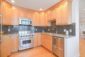 20 Chapel St Unit BPH5, Brookline, MA 02446