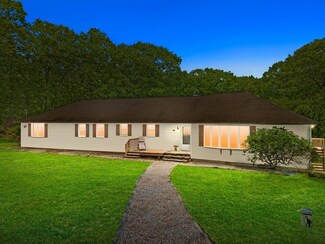 182 Maple St, Douglas, MA 01516