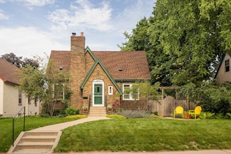 1549 Simpson St, Saint Paul, MN 55108