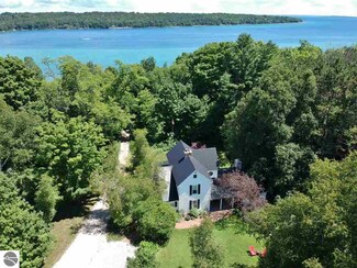 4751 N Panoramic Dr, Suttons Bay, MI 49682
