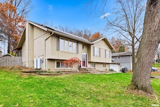 2116 Wildwood Dr, Pekin, IL 61554