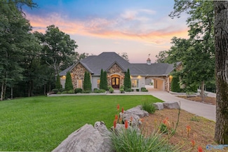 4048 Hawks Way NE, Huntsville, AL 35811