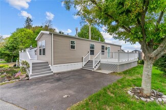 10 Matteson Rd, East Greenwich, RI 02818