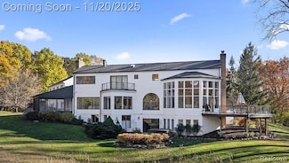 5764 Bloomfield Glens Rd, West Bloomfield, MI 48322