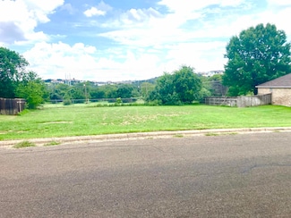 149 Broadmoor St, Meadowlakes, TX 78654