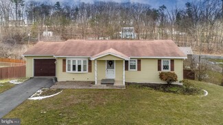709 Rolling Green Dr, Selinsgrove, PA 17870