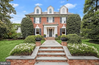 2720 35th Place NW, Washington, DC 20007
