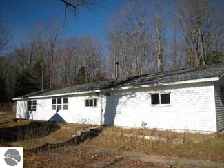 7686 Indian Hill Rd, Honor, MI 49640