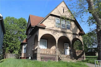 655 New Castle Ave, Sharon, PA 16146
