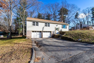 13 Radcliffe Dr, Nashua, NH 03062