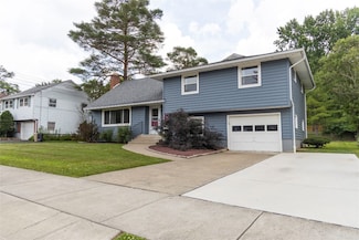 524 Winston Dr, Endicott, NY 13760