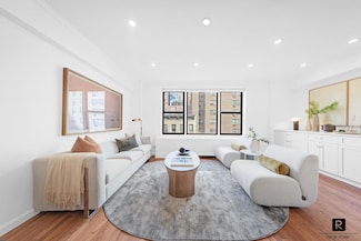 330 E 70th St Unit 5J, New York, NY 10021