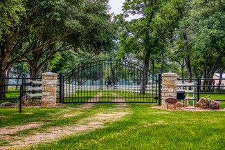 2843 Dinges Ln, Bellville, TX 77418