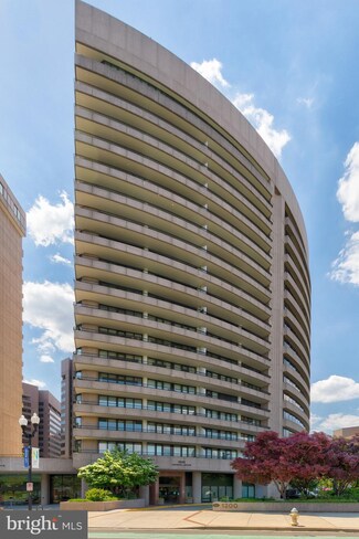 1200 Crystal Dr Unit 913, Arlington, VA 22202