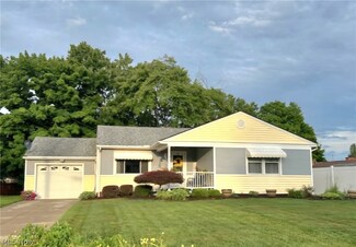 2717 Christine Ln, Youngstown, OH 44511