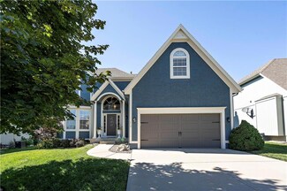 318 Sycamore Dr, Raymore, MO 64083
