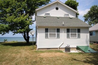 10867 Petrie Ln Unit 33, Lyndonville, NY 14098