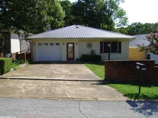 306 Parliament Dr, Horseshoe Bend, AR 72512