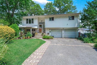 57 Rockland Ave, West Babylon, NY 11704