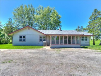 2448 Smith Ave, Marshalltown, IA 50158