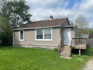 2855 Fisher Ave, Commerce Township, MI 48390