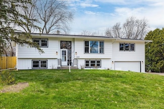 2439 Churchill St, Saint Paul, MN 55113