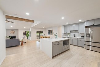 6809 Lunar Dr, Austin, TX 78745